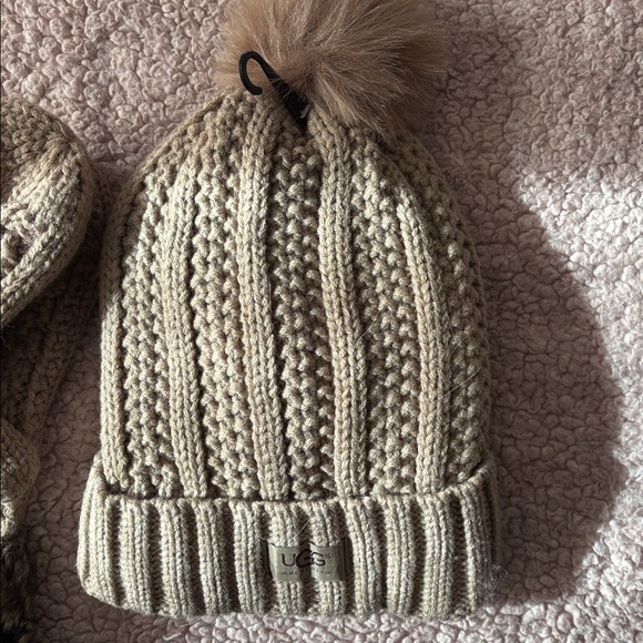 UGG Beige Knit Beanie and Mittens Set - Picture 2 of 6